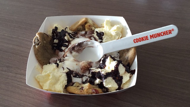 Hokey Pokey ice cream and mini cookies