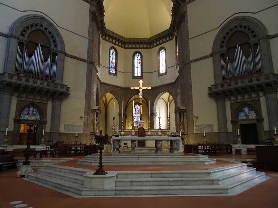 The altar inside Santa Maria del Fiore